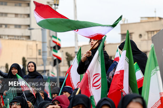 لحظه تحویل سال در میدان انقلاب اسلامی تهران