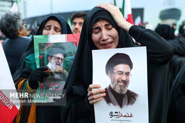 لحظه تحویل سال در میدان انقلاب اسلامی تهران
