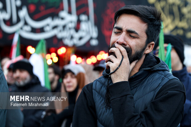 لحظه تحویل سال در میدان انقلاب اسلامی تهران