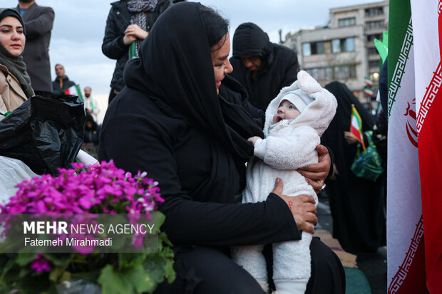 لحظه تحویل سال در میدان انقلاب اسلامی تهران