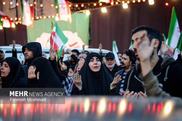 لحظه تحویل سال در میدان انقلاب اسلامی تهران