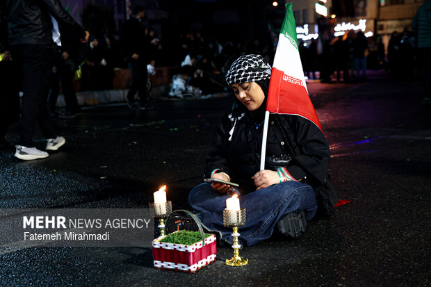 لحظه تحویل سال در میدان انقلاب اسلامی تهران