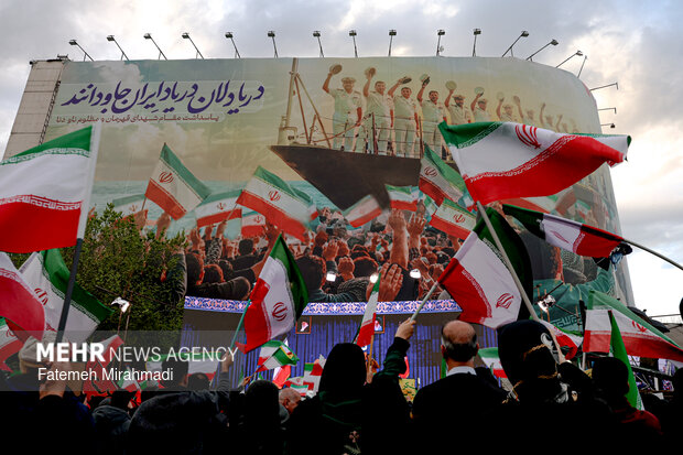 لحظه تحویل سال در میدان انقلاب اسلامی تهران