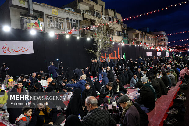 لحظه تحویل سال در میدان انقلاب اسلامی تهران