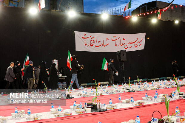 لحظه تحویل سال در میدان انقلاب اسلامی تهران