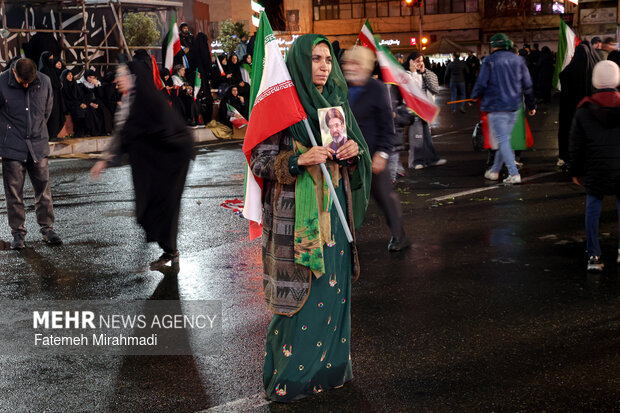 لحظه تحویل سال در میدان انقلاب اسلامی تهران