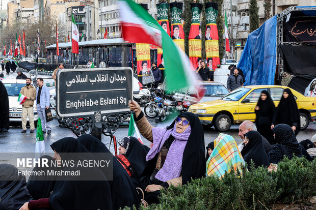لحظه تحویل سال در میدان انقلاب اسلامی تهران