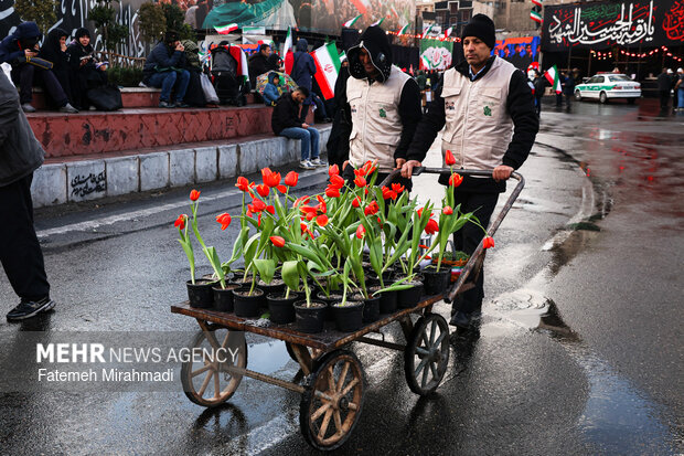 لحظه تحویل سال در میدان انقلاب اسلامی تهران