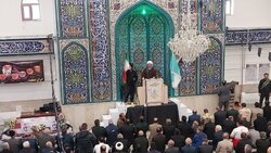 حجت الاسلام باوقار: محور انقلاب اسلامی مردم هستند