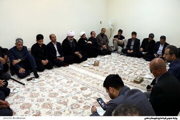 مسئولان دشتی با خانواده‌های  شهدا و جانبازان جنگ رمضان دیدار کردند