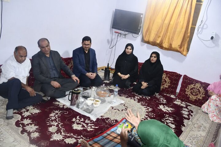 دیدار مسئولان عسلویه با خانواده شهید و مددجویان در آغاز سال جدید