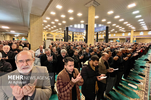 تصاویری از حضور باشکوه مردم ارومیه در نماز عید فطر