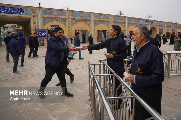 اقامه نماز عید سعید فطر در حرم شاهچراغ(ع)