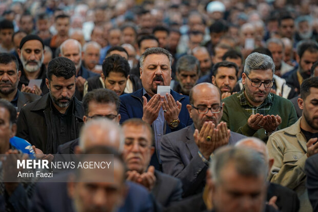 اقامه نماز عید سعید فطر در حرم شاهچراغ(ع)