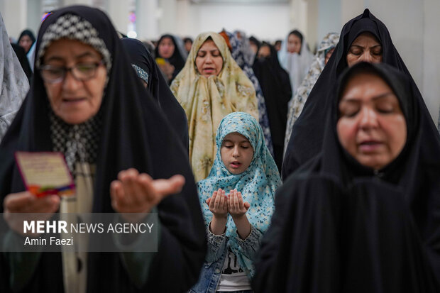 اقامه نماز عید سعید فطر در حرم شاهچراغ(ع)