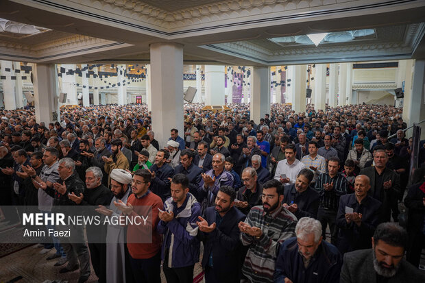 اقامه نماز عید سعید فطر در حرم شاهچراغ(ع)