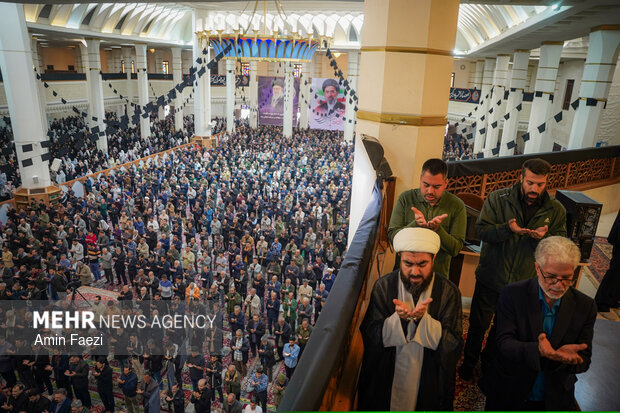 اقامه نماز عید سعید فطر در حرم شاهچراغ(ع)