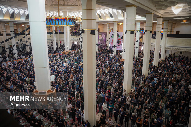 اقامه نماز عید سعید فطر در حرم شاهچراغ(ع)
