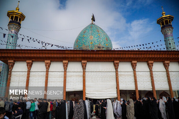 اقامه نماز عید سعید فطر در حرم شاهچراغ(ع)