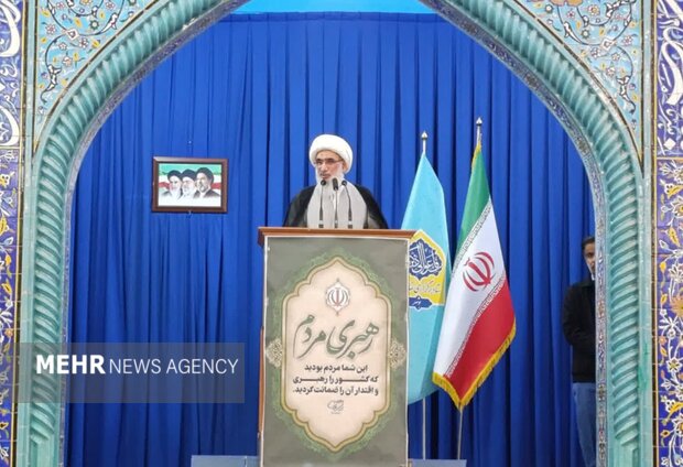 امام جمعه بوشهر: برخورد قاطع و انقلابی با تخلفات اقتصادی ضروری است