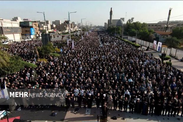 Ahvaz'da bayram namazına yoğun katılım
