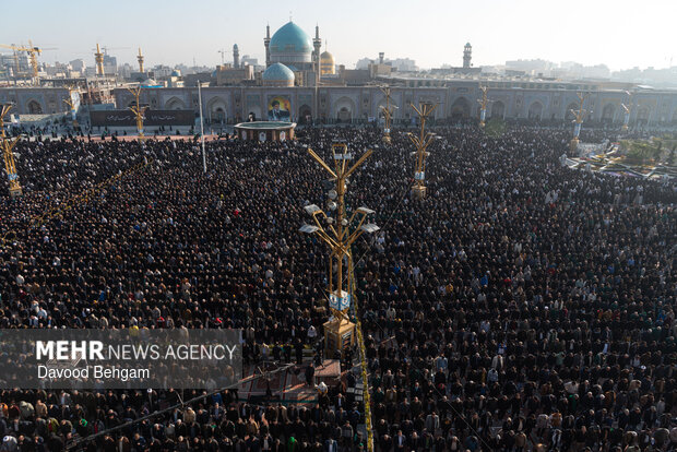 اقامه نماز عید فطر در حرم امام رضا(ع)