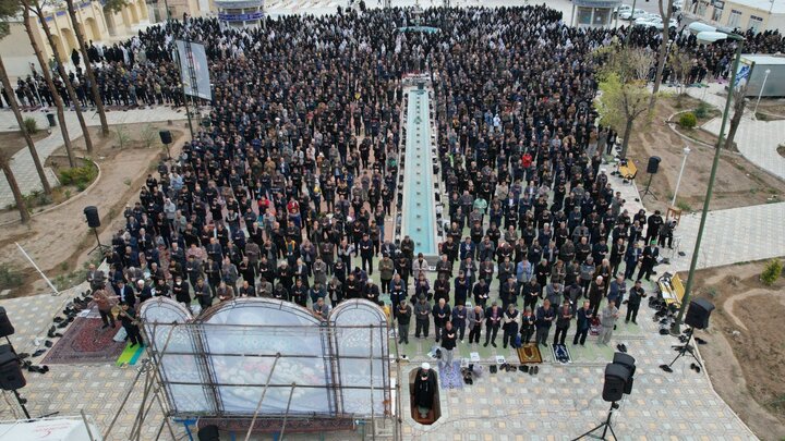 اقامه نماز عید فطر در نایین از قاب آسمان