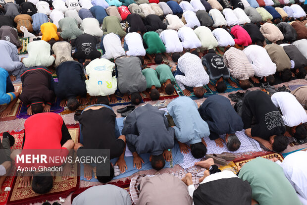 نماز عید سعید فطر اهل سنت در جزیره کیش