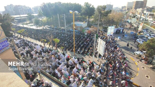 نماز عید بندگی در قرچک برگزار شد