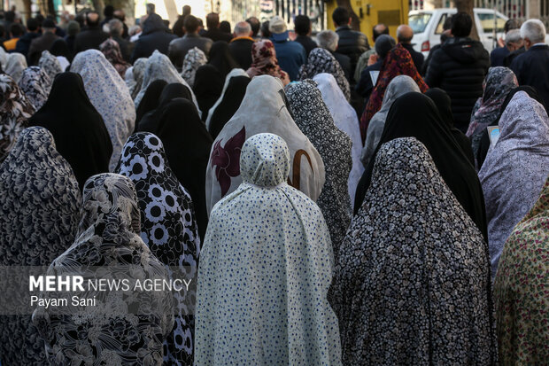 اقامه نماز عید سعید فطر در مسجد جامع نارمک تهران
