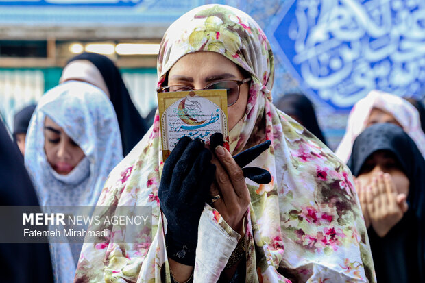 اقامه نماز عید سعید فطر در امام‌زاده صالح (ع) تهران