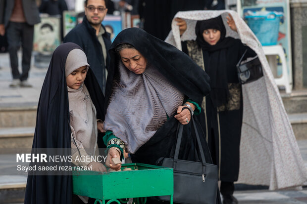 اقامه نماز عید سعید فطر در امام‌زاده هلال بن علی (ع)