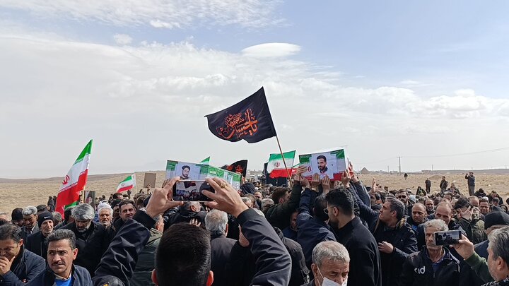 تشییع و خاکسپاری پیکر دو شهید جنگ رمضان در روستای وندیش نایین