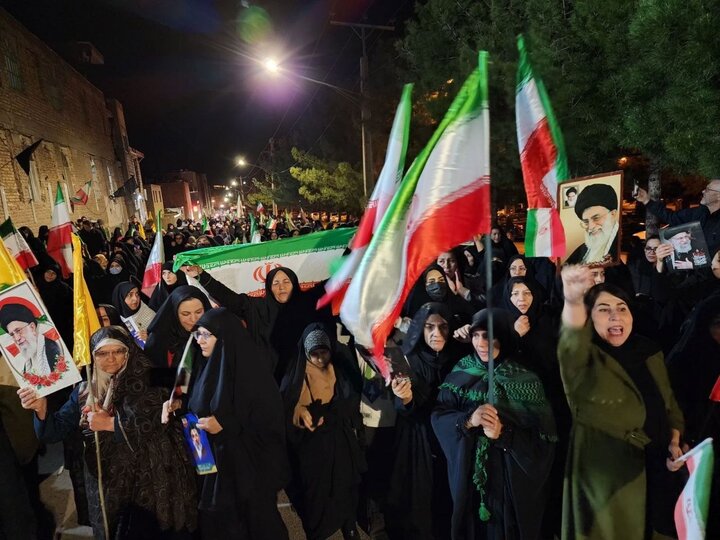 مردم نطنز در سوگ رهبر شهید انقلاب همچنان میدان داری می‌کنند