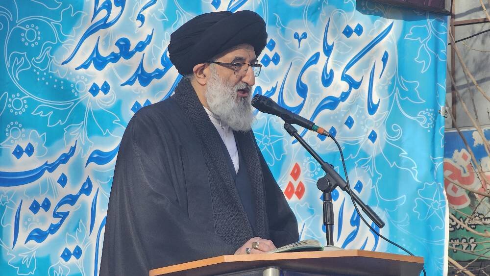 حسینی همدانی : امریکا در تلاش است تا قدرت برتر جهان بماند حسینی همدانی : امریکا در تلاش است تا قدرت برتر جهان بماند