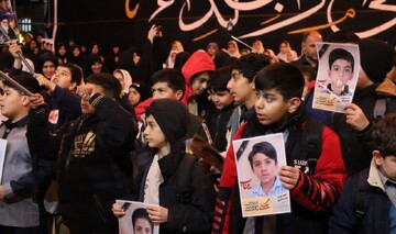 اجتماع «کوله‌پشتی‌ها» در سریش‌آباد؛ شبی به یاد دانش‌آموزان شهید میناب