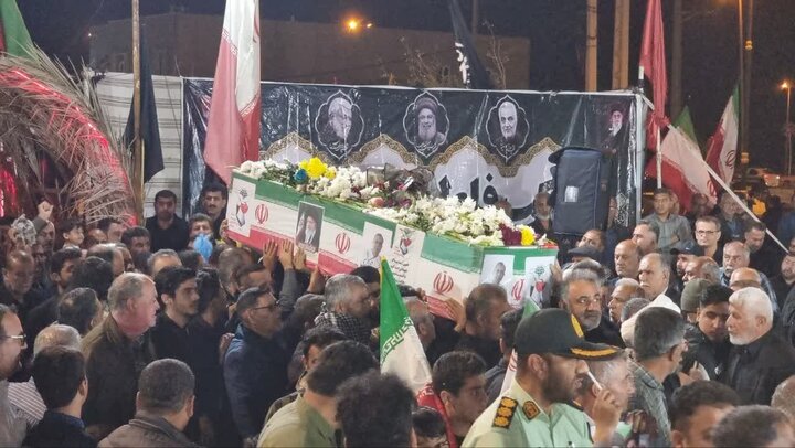 تجمع مردمی و استقبال از پیکر مطهر شهید مدافع وطن در گناوه تجمع مردمی و استقبال از پیکر مطهر شهید مدافع وطن در گناوه