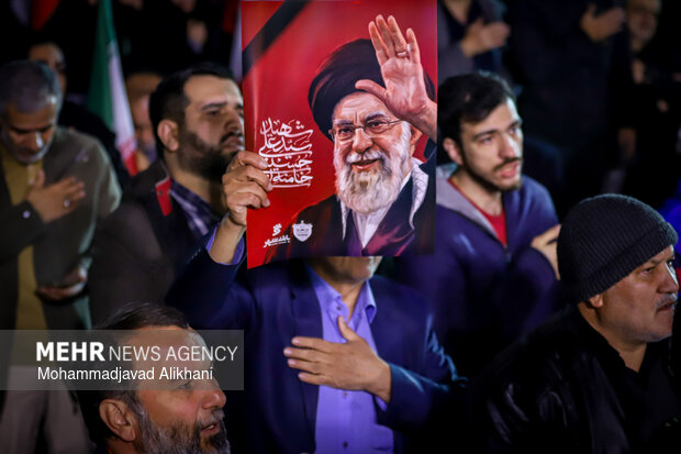 اجتماع بزرگ فدائیان امام خامنه‌ای