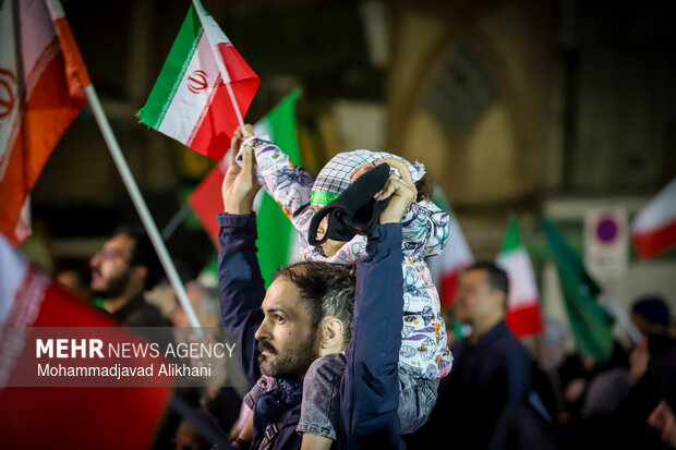 اجتماع بزرگ فدائیان امام خامنه‌ای
