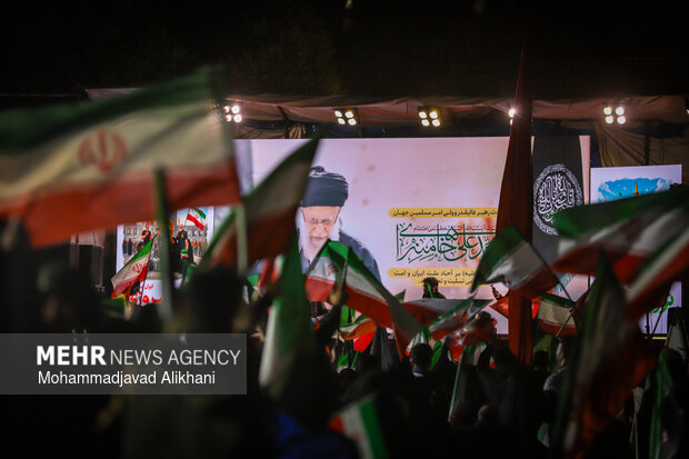 اجتماع بزرگ فدائیان امام خامنه‌ای
