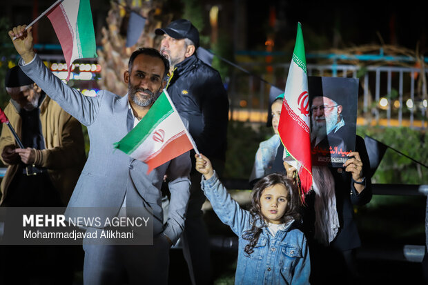 اجتماع بزرگ فدائیان امام خامنه‌ای