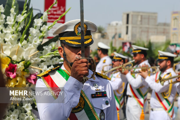 تشییع ۱۳ شهید جنگ رمضان در بندرعباس