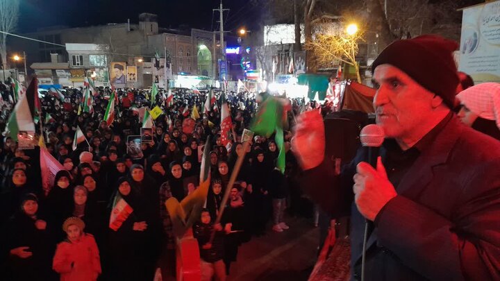 شبی از همدلی و اقتدار در قروه؛از فریادهای استکبارستیز تا زمزمه‌های دعا
