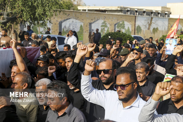 تشییع و تدفین دو شهید ناوشکن دنا در میناب