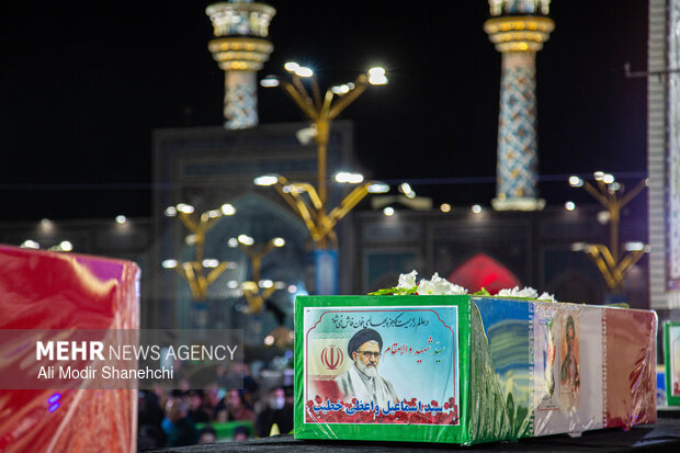 آیین وداع با پیکر شهید «اسماعیل خطیب» در حرم رضوی