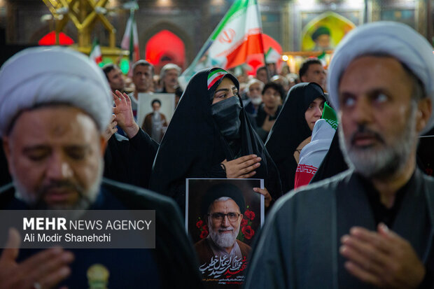 آیین وداع با پیکر شهید «اسماعیل خطیب» در حرم رضوی