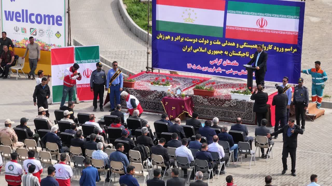ورود ۱۰۷ کامیون کمک های بشردوستانه تاجیکستان از مرز سرخس به ایران