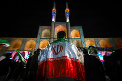 اجتماع شبانه بیعت مردم یزد با رهبر انقلاب