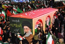 وداع با پیکر مطهر ۳ شهید جنگ رمضان در بیرجند