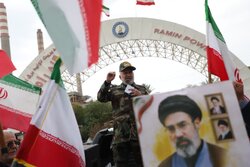 استاندار خوزستان: زنجیره انسانی رامین پیام وحدت ملت ایران است